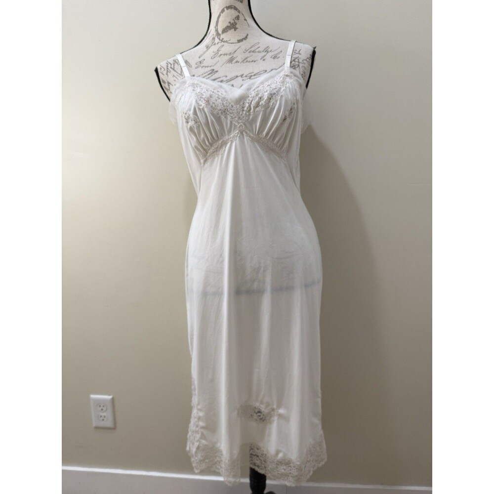VTG Van Raalte Suavette Beige Nylon Full Slip Sz S/M Lace USA Made Nightgown